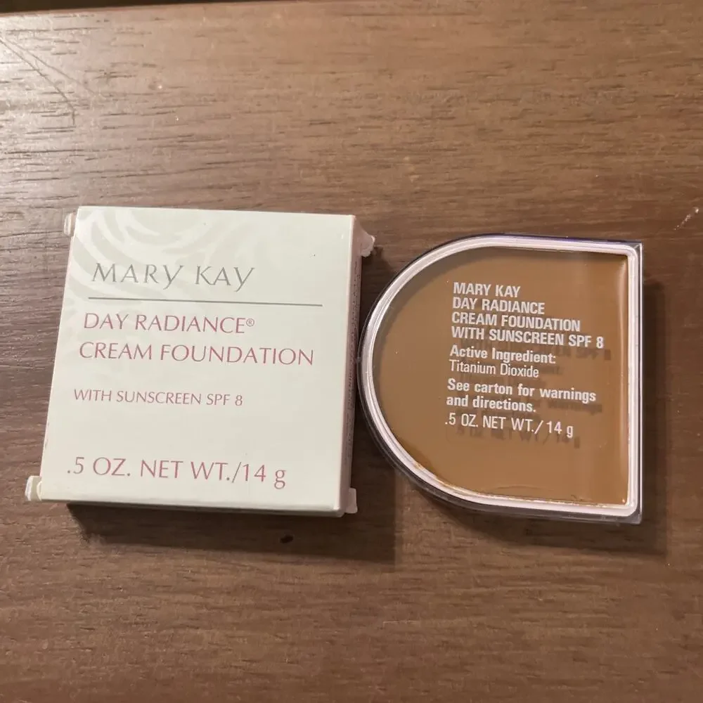 Mary Kay Day Radiance Cream Foundation Walnut Bronze #6310 NOS NEW